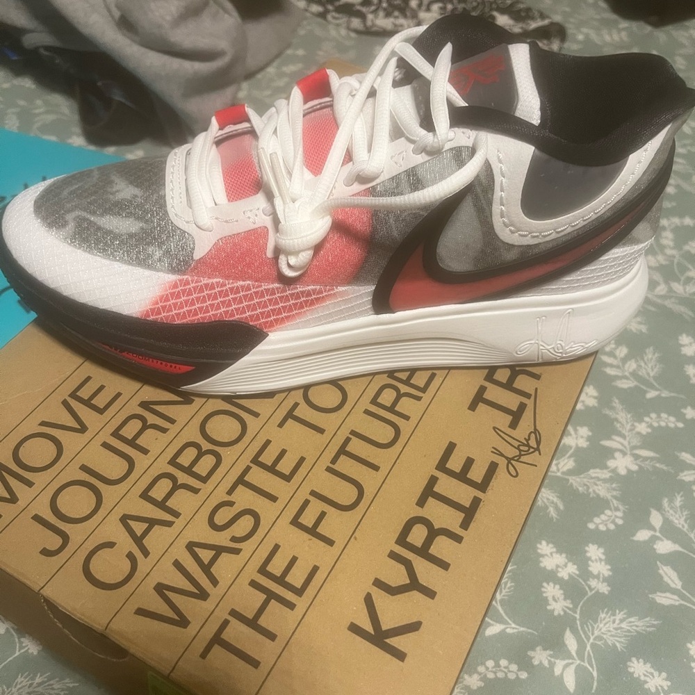 Kyrie 8 men’s basketball shoes